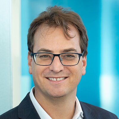 Dr. Daniel Senff Dr. Daniel Senff